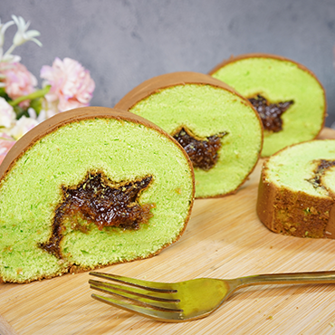 Coconut Pandan Roll Cake